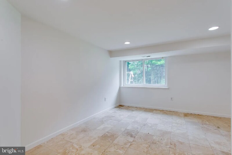 Building Photo - 301 Loureiro Ln