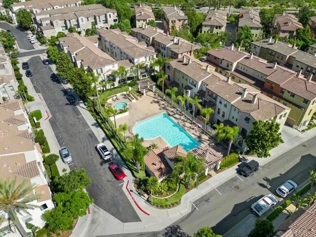 Building Photo - Updated with Pool, 3 Bd 2.5 Ba Chula Vista (91913)