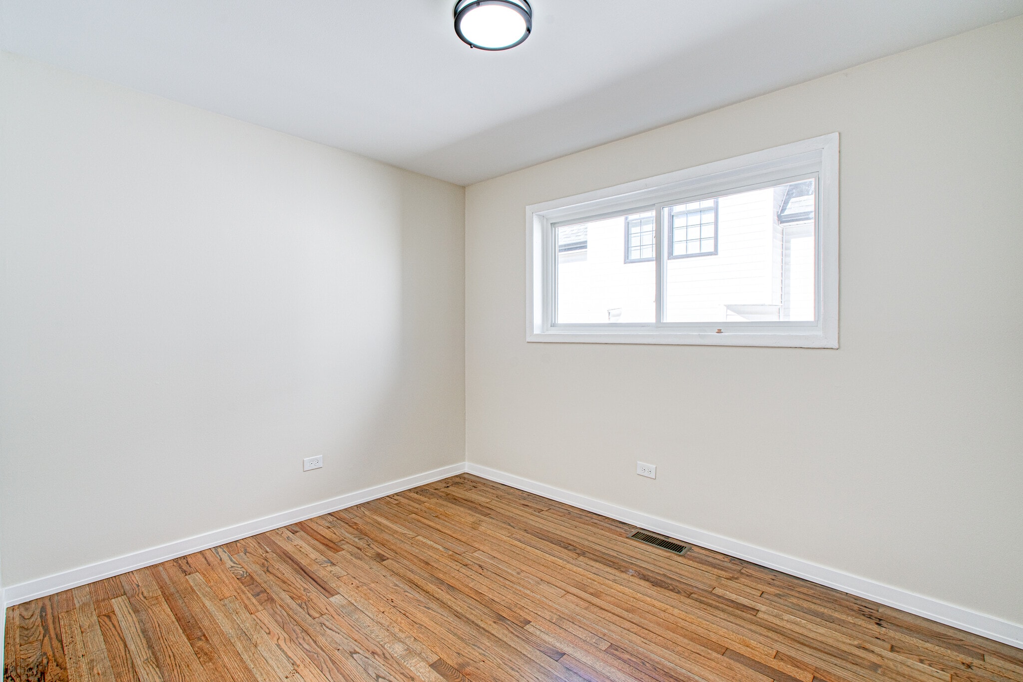Building Photo - 217 S 13th Ave