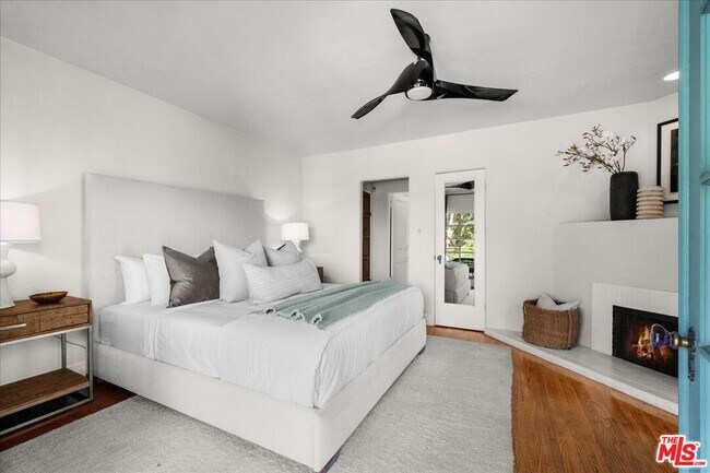 Building Photo - 3074 Lake Hollywood Dr