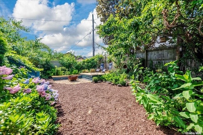 Building Photo - 311 E Market St