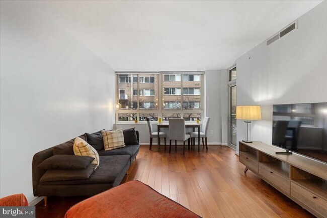 Building Photo - 350 G St SW