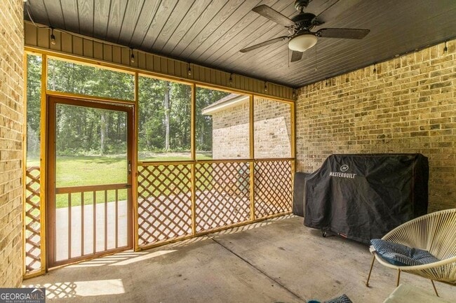 Building Photo - 306 Rustic Live Oak Trl