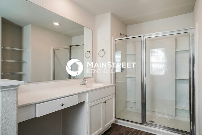 Building Photo - 3 Bedroom Pet-Friendly Home in Zebulon, NC with Main Street Renewal