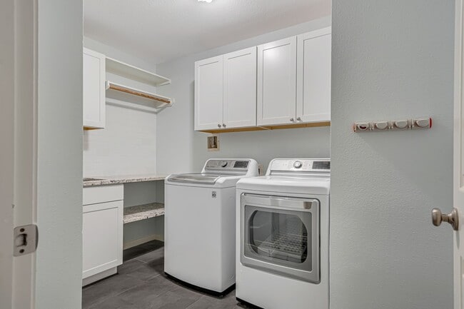 Building Photo - 199 Maple Path Pl