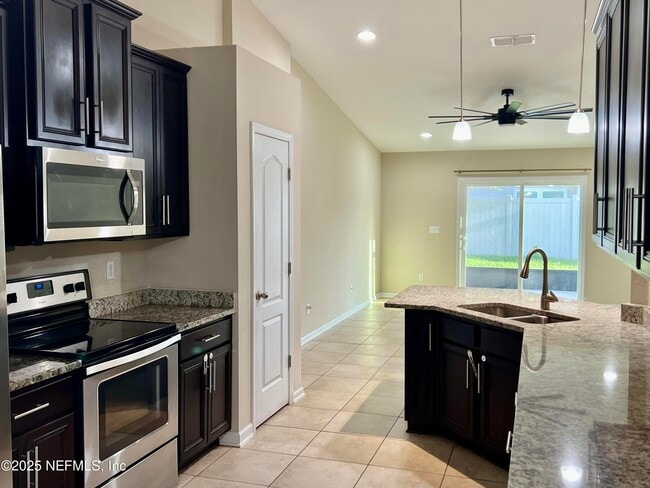 Building Photo - 12598 Itani Wy