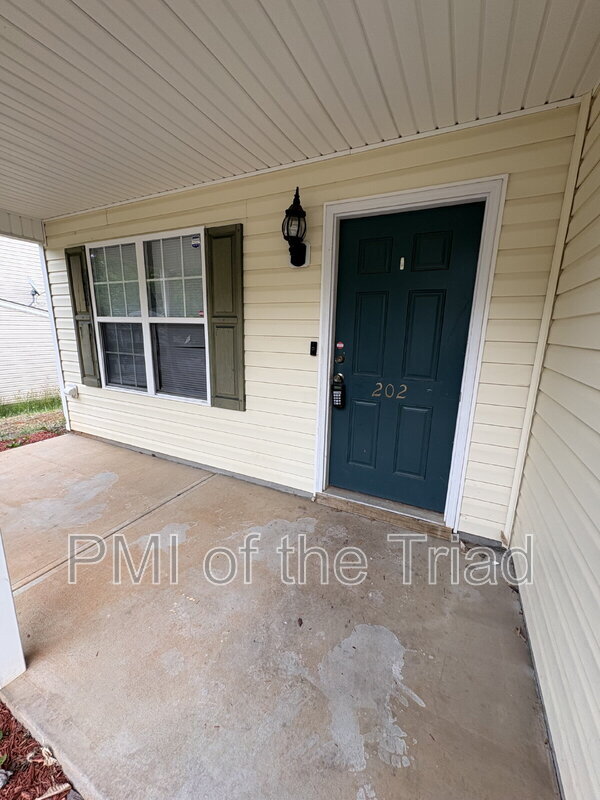 Building Photo - 202 Kinnley Ct