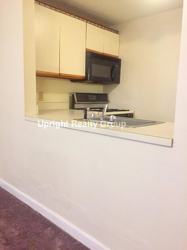 Building Photo - 71-73 Washington St. Unit 204J