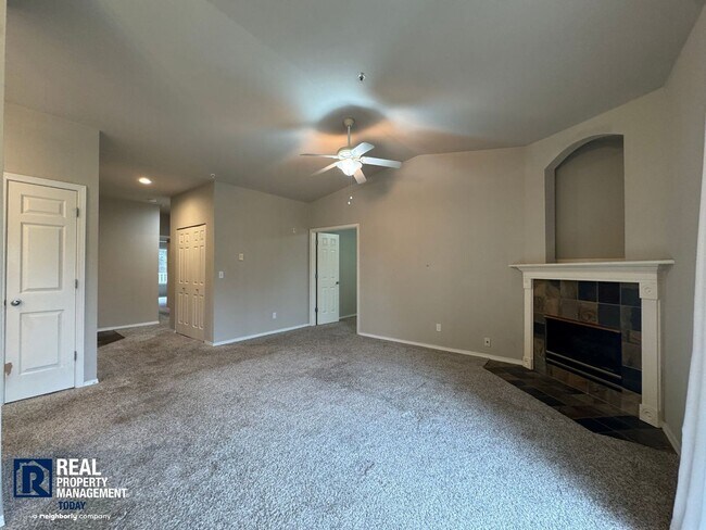 Building Photo - Beautiful 3 Bedroom Condo in Renton, WA!