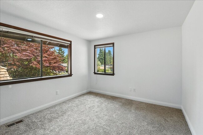 Building Photo - 3bd/2.25ba Edmonds House
