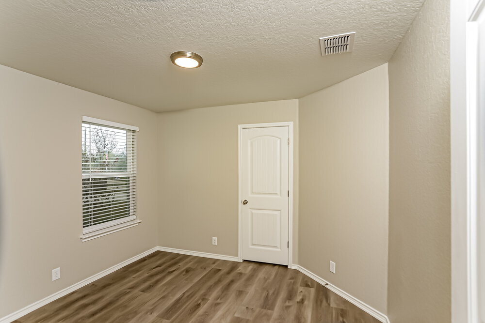 Building Photo - 8806 Double Oak