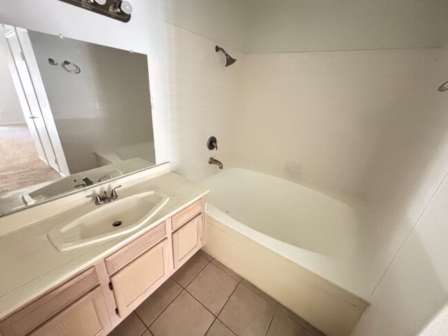 Building Photo - Gorgeous 2bed/2 bath condo in Southwest!