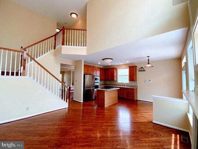 Building Photo - 201 Yorktown Ct