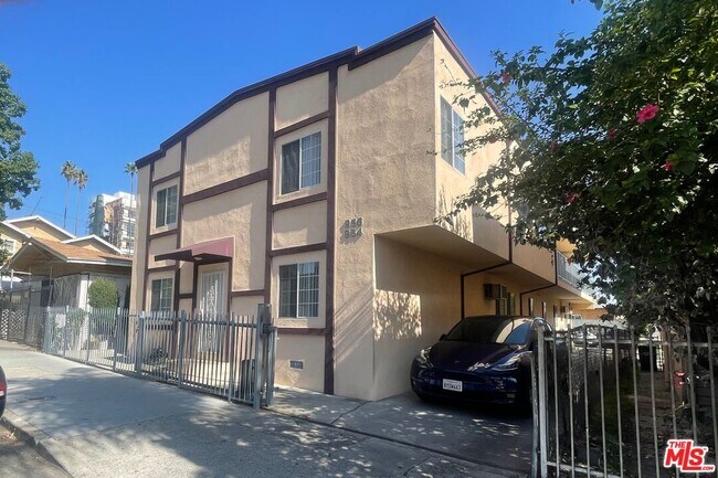 Primary Photo - 954 Fedora St