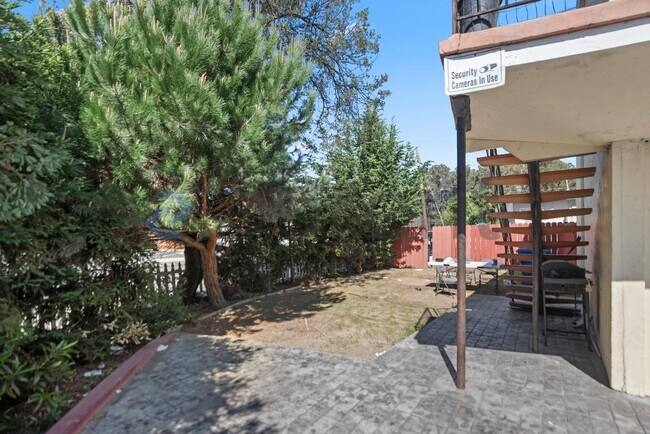 Building Photo - 26910 Manon Ave