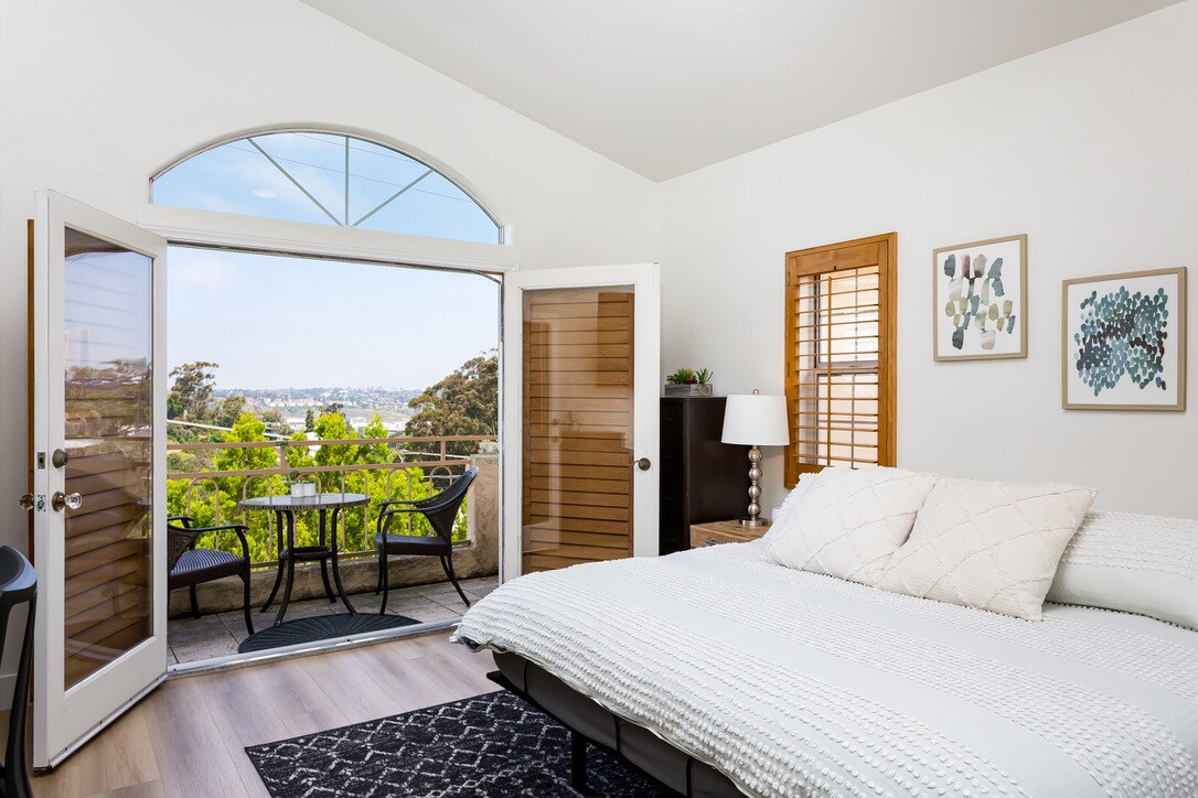 Building Photo - 919 W Lewis St