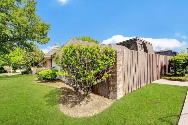 Building Photo - 12028 Mighty Oak Dr