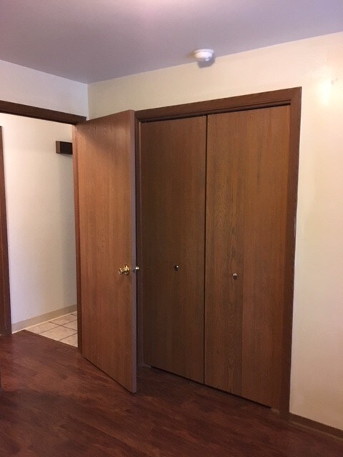 Building Photo - 326 Green Meadow Dr