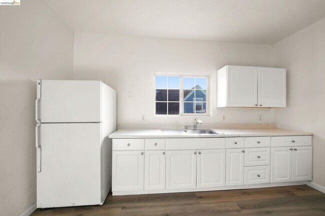 Building Photo - 203 Bissell Ave