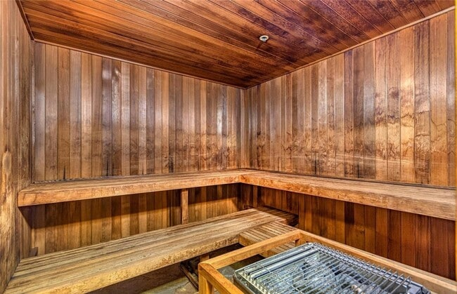 Building Photo - 1212 Nuuanu Ave