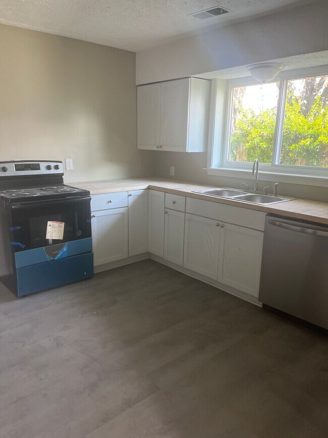 Building Photo - Come Spring into your New Home!