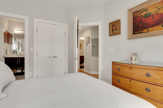 Building Photo - Lovely 2 BR/ 2 BA Condo in Adams Morgan!