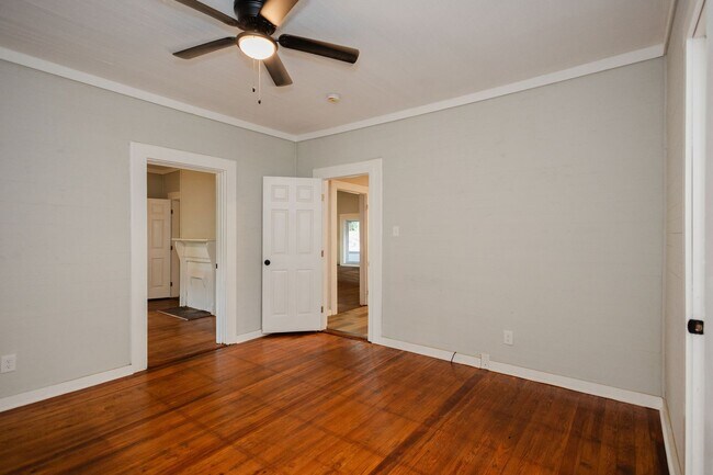 Building Photo - Move-in special: 50% off 1st month's rent – Newly Renovated 2 Bedroom Home!