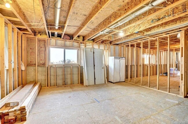 Building Photo - Elegant 4-Bedroom, 3 bathroom Home with Fi...