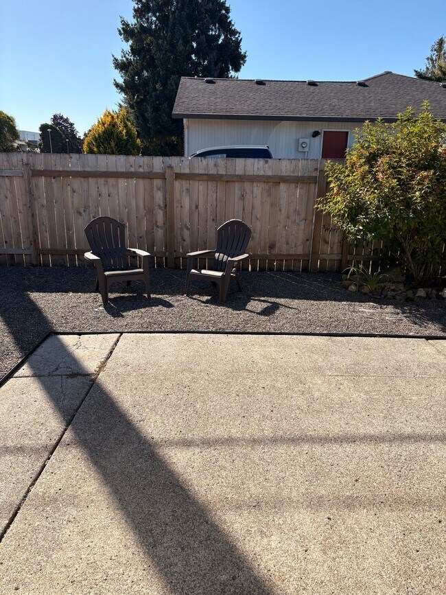 Building Photo - HALF MONTH FREE OF RENT Beautifully Remode...