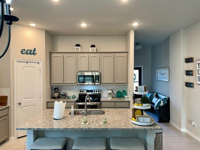 Building Photo - 906 Gambel Dr
