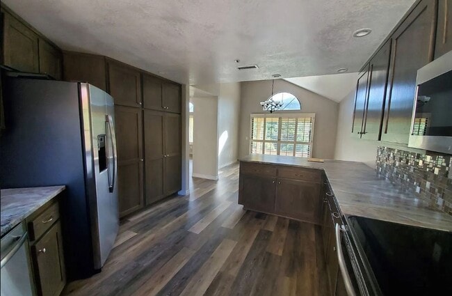 Building Photo - Beautiful 3 Bed 2.5 Bath In Vista