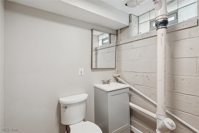 Building Photo - 3846 E Antisdale Rd