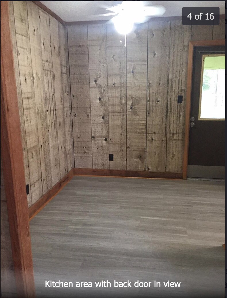 Dining room - 135 W Menard Rd