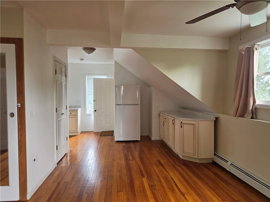 Building Photo - 40 E Barrows St