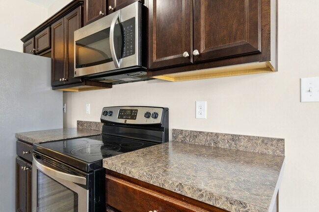 Building Photo - Charming and Freshly Updated Cul-de-Sac Home in Sanford!