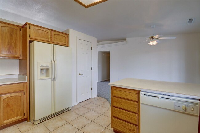 Building Photo - 9440 E Towago Dr