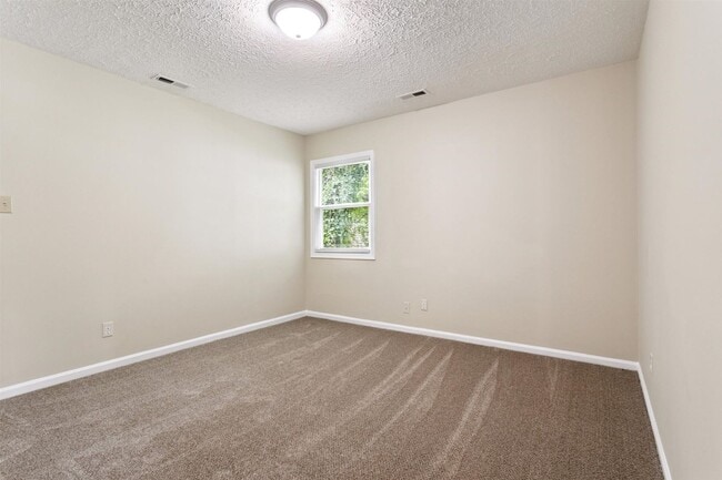 Building Photo - 4BR | 2 Full Baths | Downtown Newport News