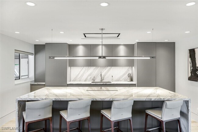 Building Photo - 295 5th Ave S