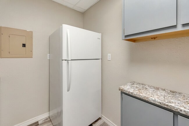 Building Photo - Private Walkout Basement Unit Overlooking ...