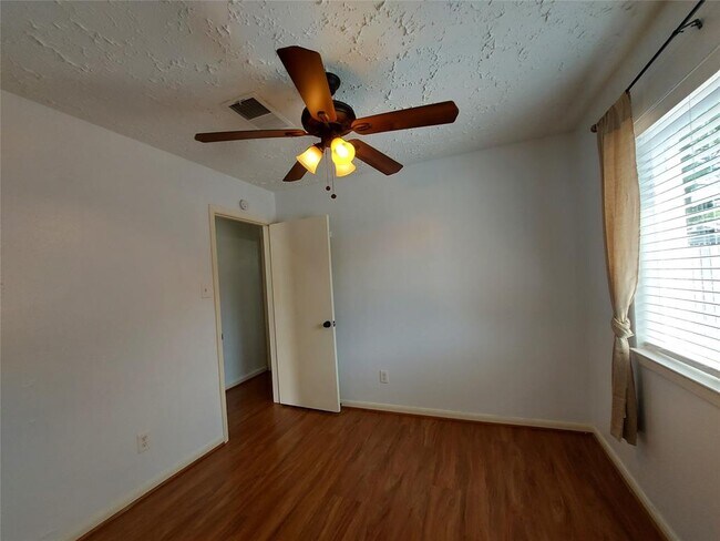Building Photo - 3807 Quiet Pl Dr