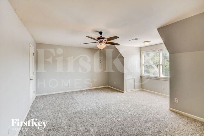 Building Photo - 3611 Courtyard Ln