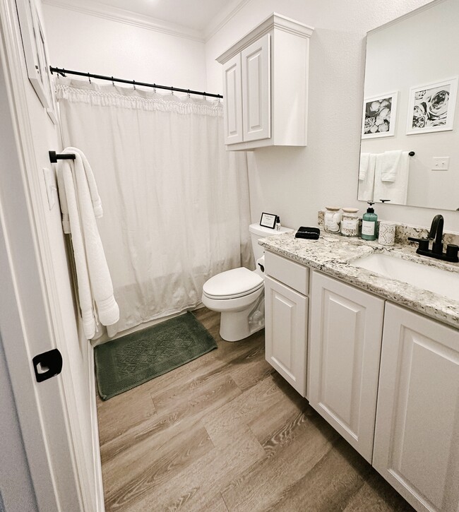 Bathroom - 8508 Lakeway Dr