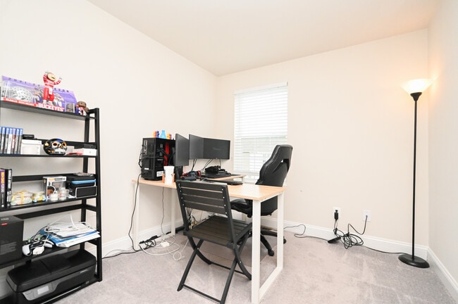 Building Photo - 522 Calvert Way