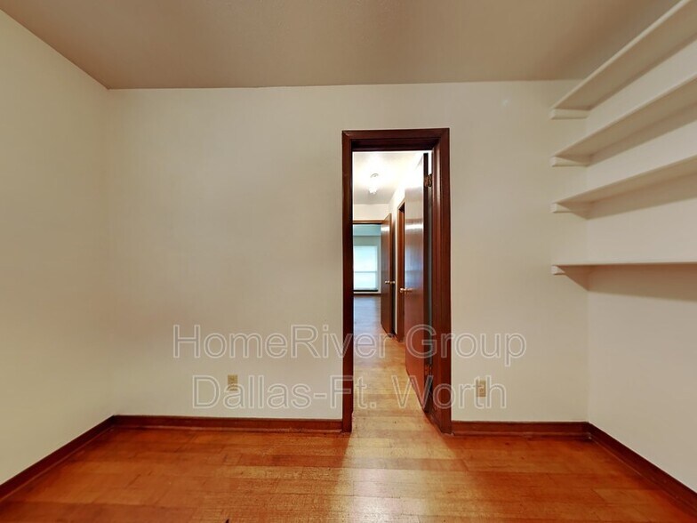 Building Photo - 1216 Glen Cove Dr