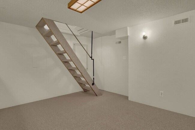 Building Photo - 2318 Templeton Gap Rd