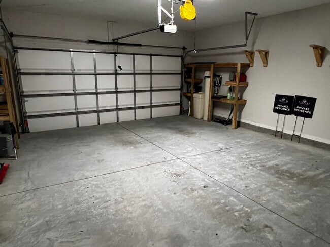 Building Photo - 204 Park View Ln