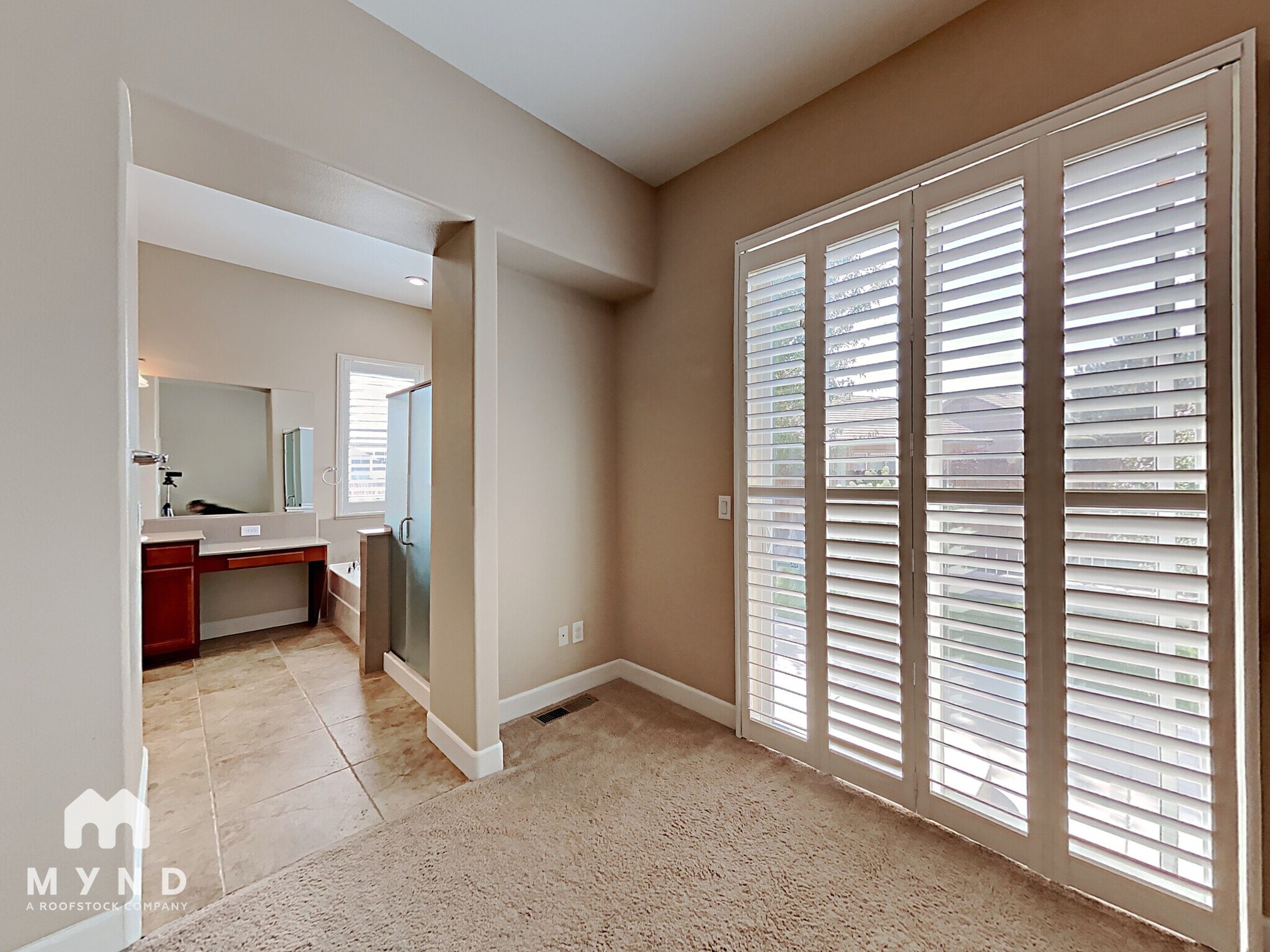 Building Photo - 5757 Meadow Park Dr