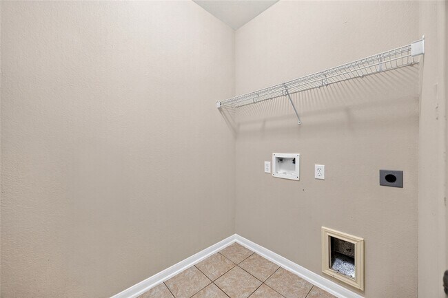 Building Photo - 18211 Doral Rock Ct