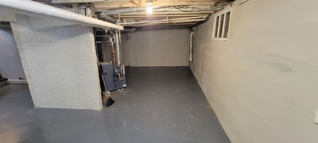 Building Photo - AVAILABLE NOW - 4 Bedroom with garage