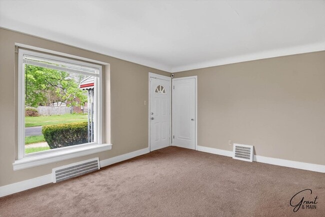 Building Photo - $1250 3 bedroom bungalow